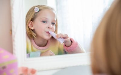 Natural Lip Gloss for Kids: How to Choose Safe and Nourishing Products