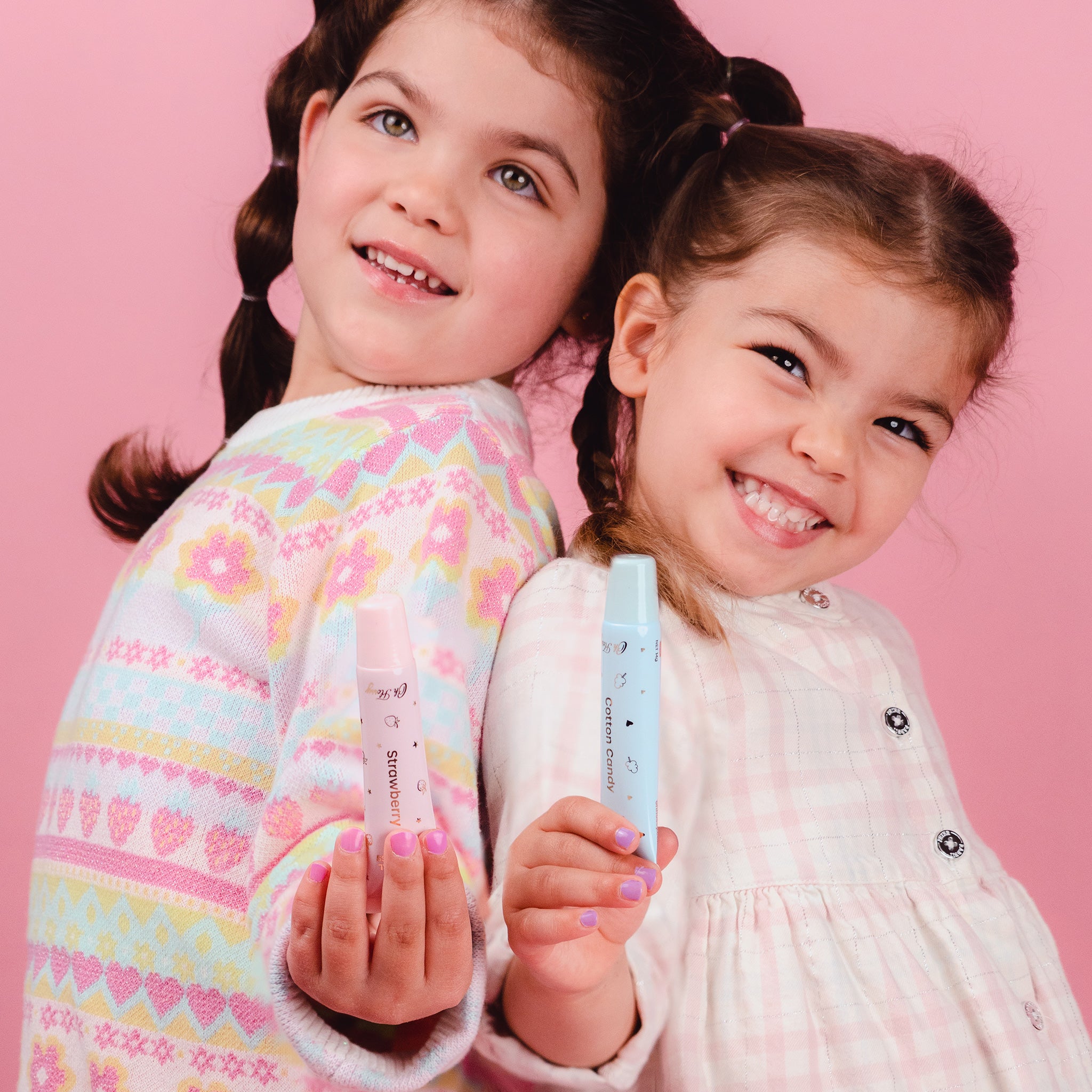Oh-Flossy-Kids-Natural-Makeup-Lip-gloss-duo-on-hands