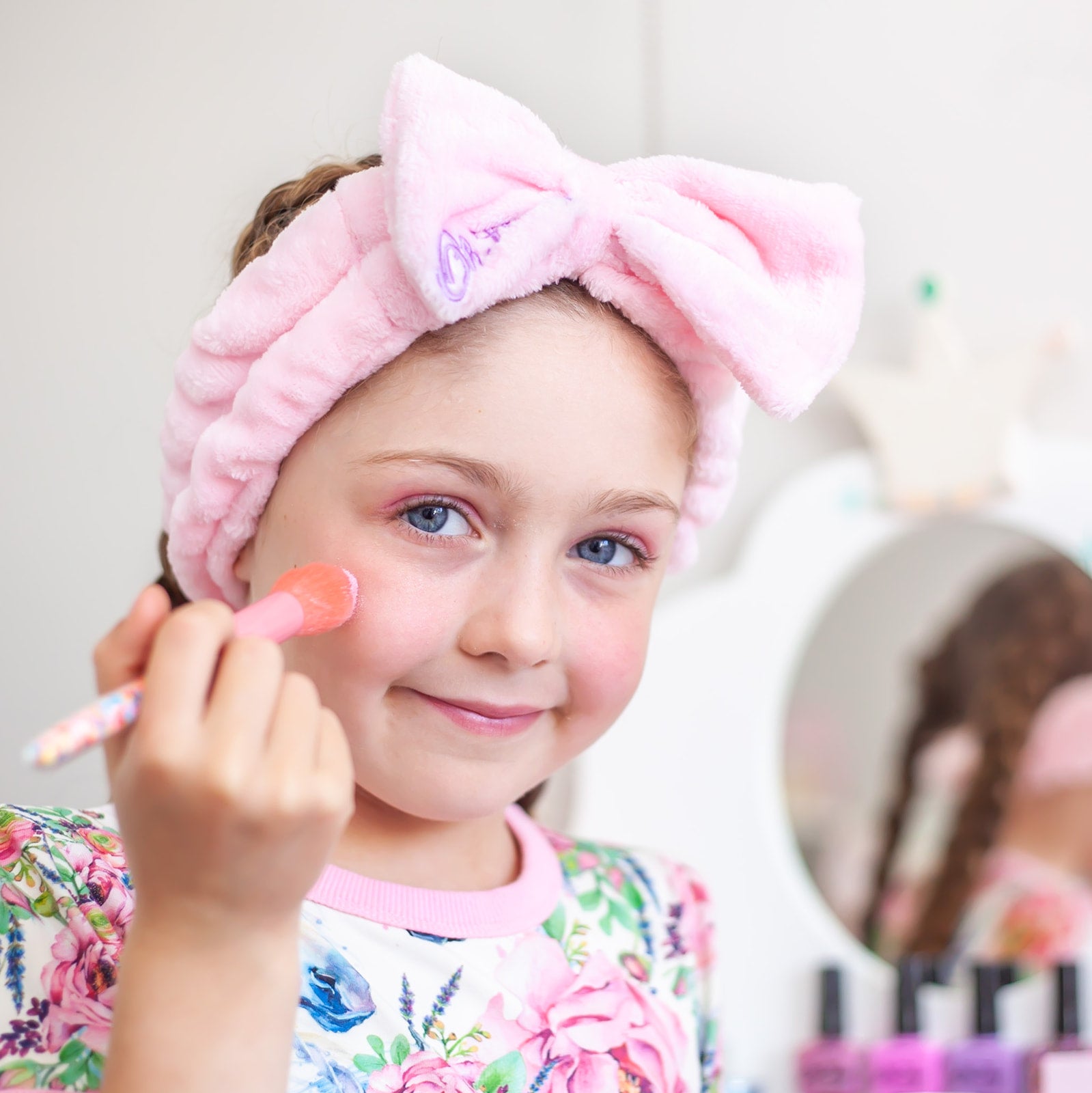     Oh-Flossy-Kids-Makeup-Headband-and-sprinkle-makeup-brush